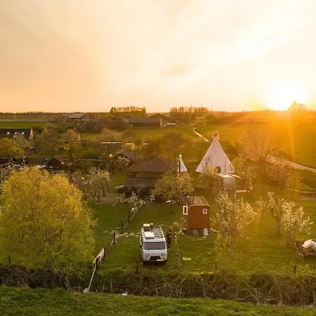 Holiday home Sleeping Among The Sheep At Vrouwtje Poppy