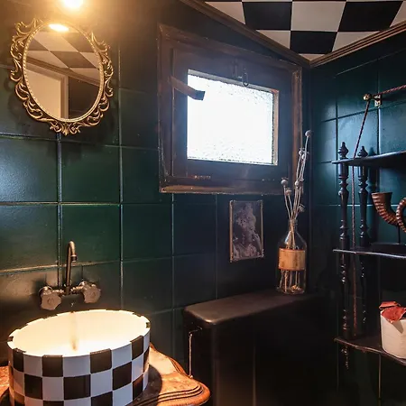 Sleeping Among The Sheep At Vrouwtje Poppy * Zennewijnen