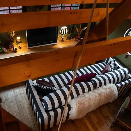 Sleeping Among The Sheep At Vrouwtje Poppy * Zennewijnen