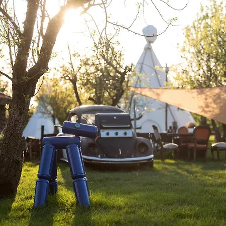 Ferienhaus Sleeping Among The Sheep At Vrouwtje Poppy *