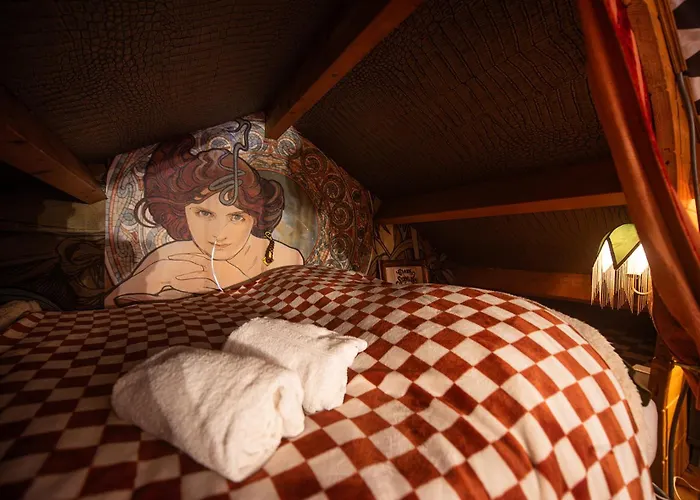 Sleeping Among The Sheep At Vrouwtje Poppy * Zennewijnen