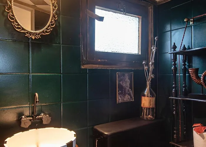 Sleeping Among The Sheep At Vrouwtje Poppy * Zennewijnen