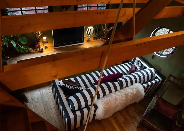 Sleeping Among The Sheep At Vrouwtje Poppy * Zennewijnen